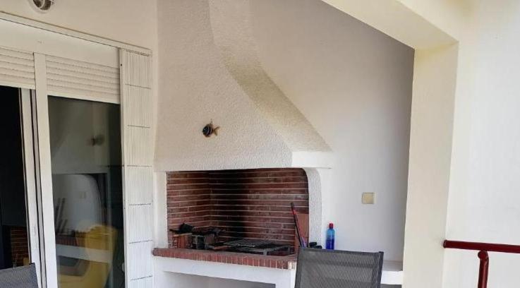 Beach N Fun Bbq Fireplace Saronida 外观 照片